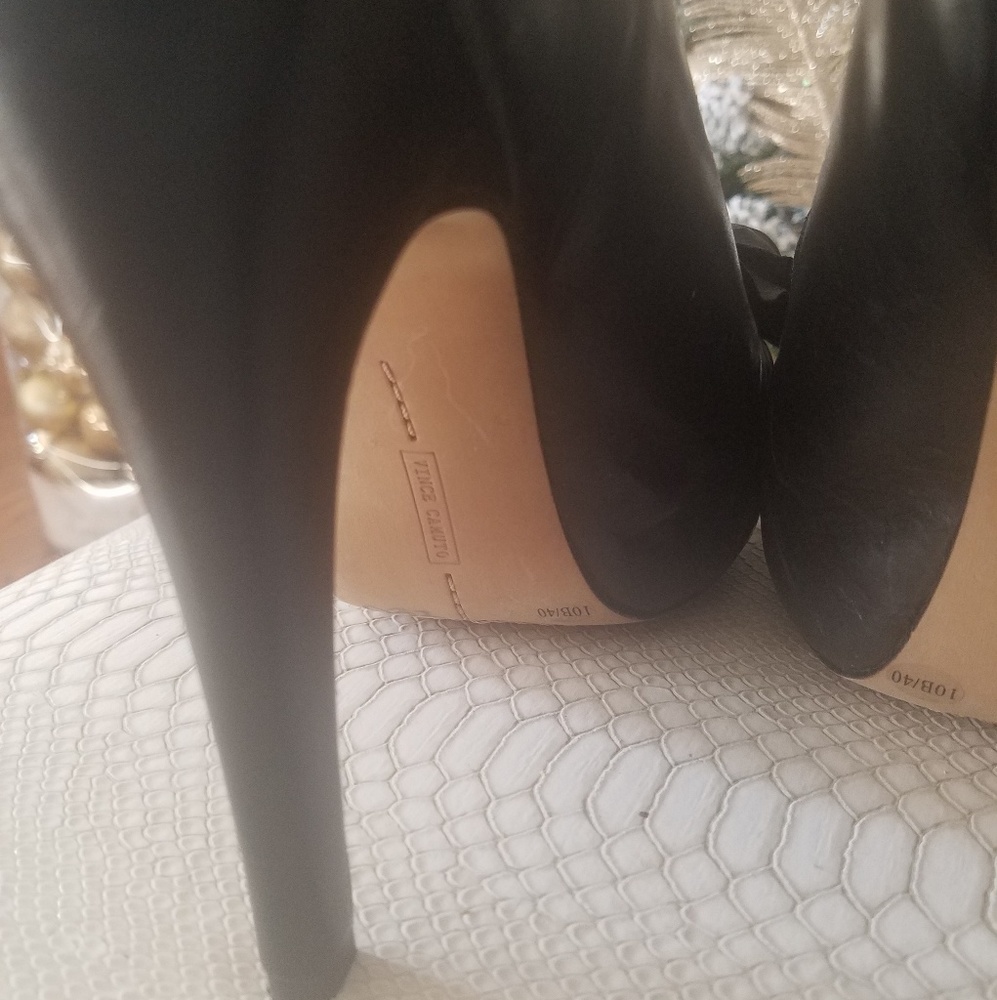 Vince camuto peeptoe leather heels